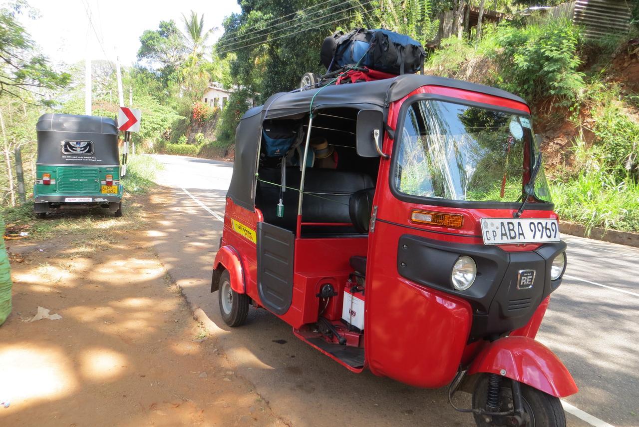 فندق كانديفي  Funky Lanka Tours المظهر الخارجي الصورة